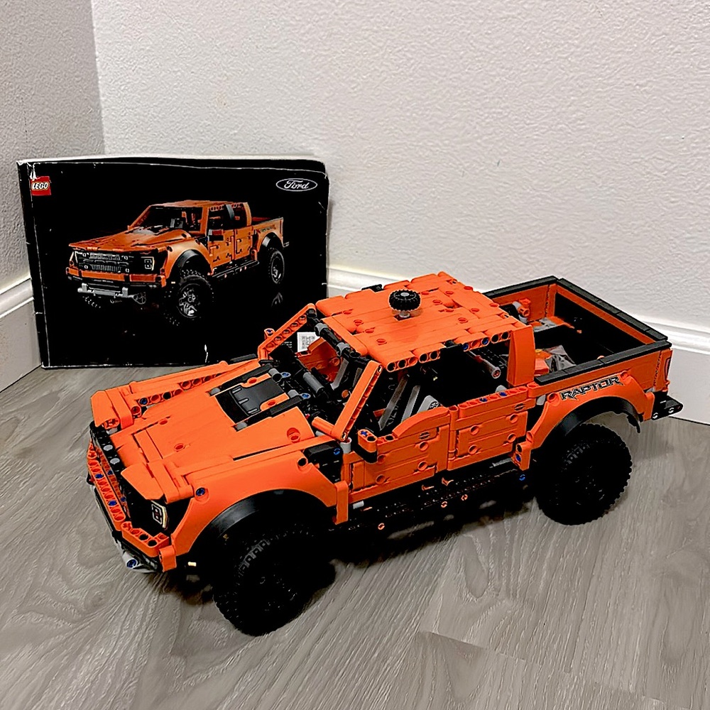 🖤LEGO® Technic™ Ford® F-150 Raptor table decor